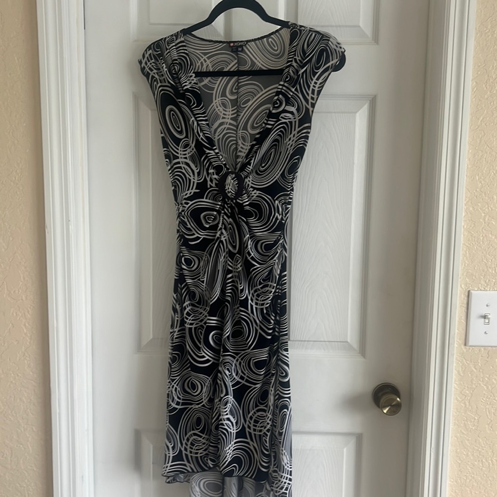 black and white sleeveless dress.